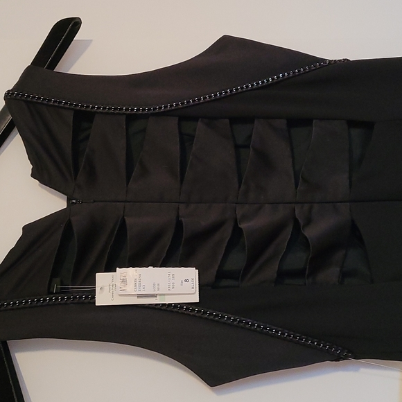 Black gown - Picture 5 of 5